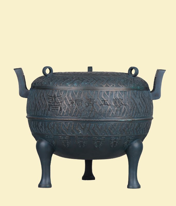 勾連雷紋帶蓋鼎