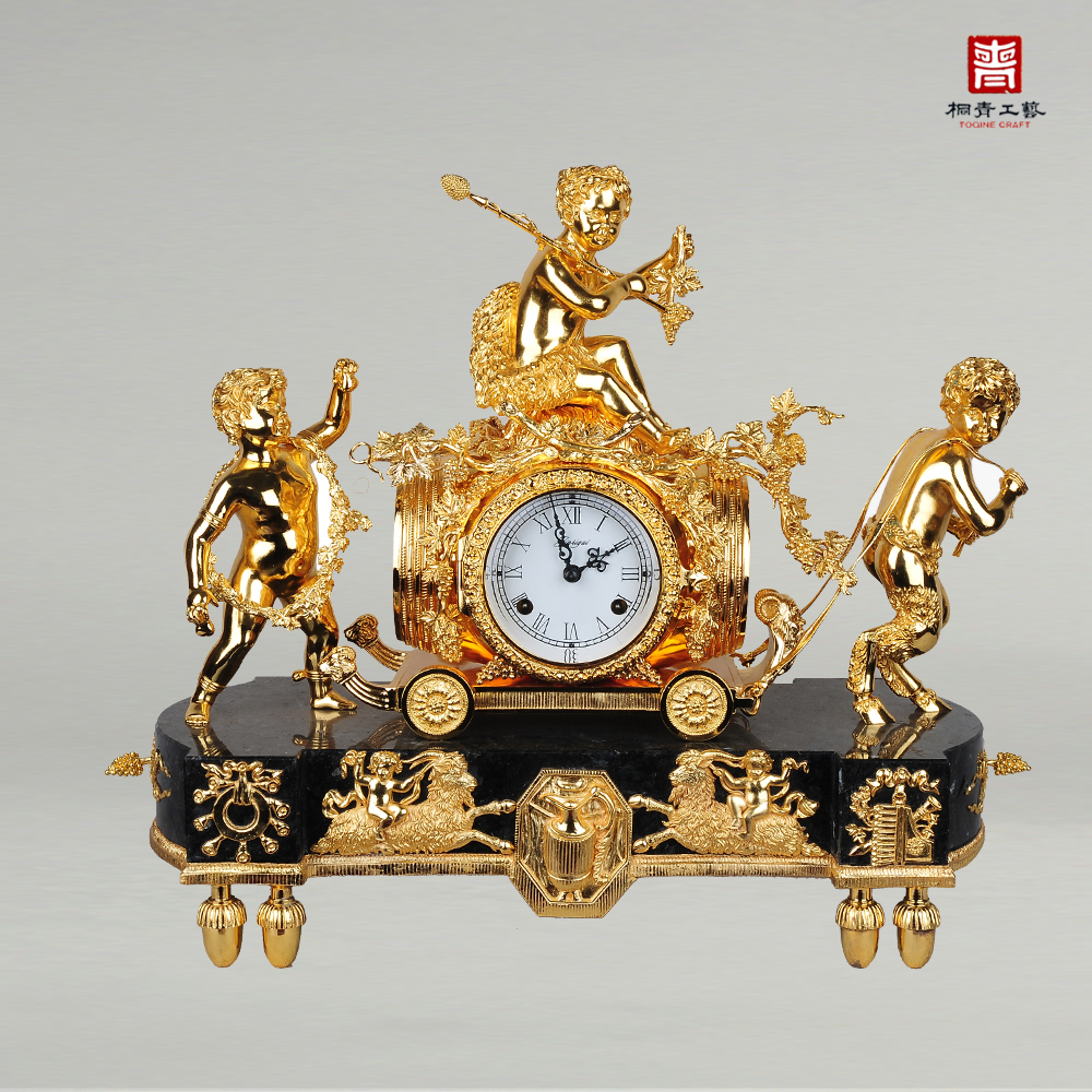 銅貼金人戲擺鐘