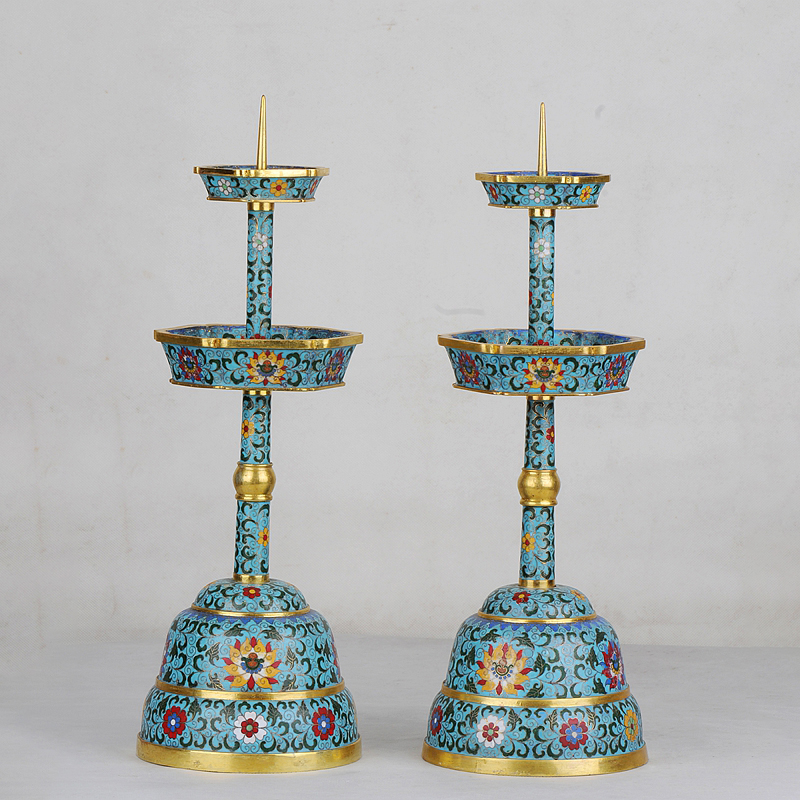 銅鎏金掐絲琺瑯纏枝蓮紋燭臺