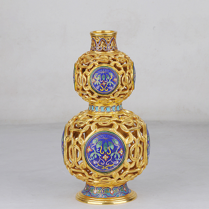 鏤空開光琺瑯花卉葫蘆瓶