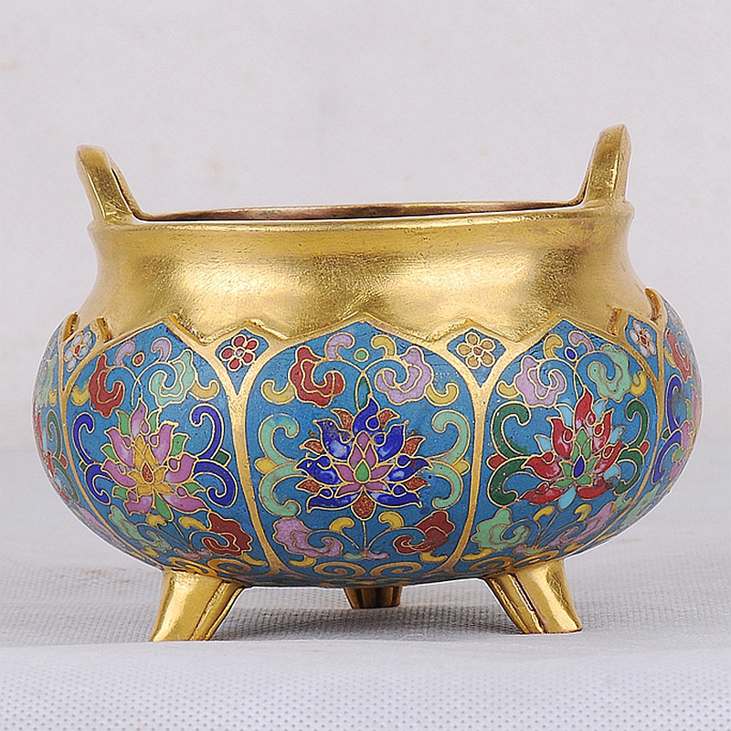 銅胎鎏金掐絲琺瑯番蓮紋三足爐